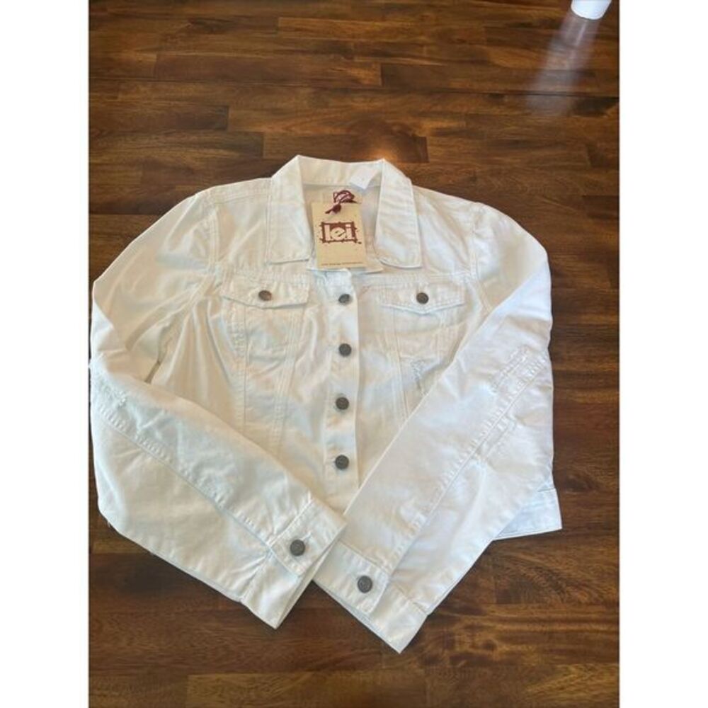 Women's (juniors) l.e.i. White Denim Jacket Size XL‎ distressed